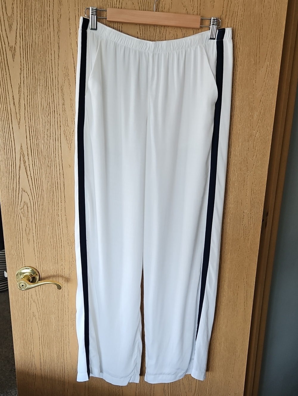 Hollister White Summer Pants with Navy Side Stripes